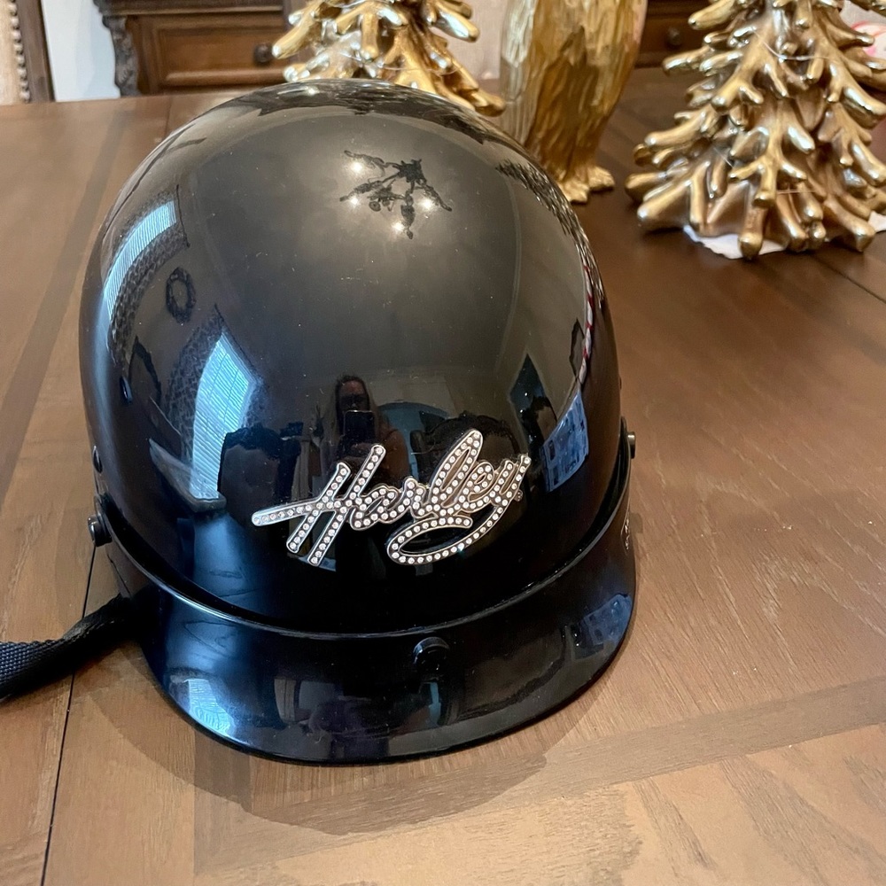 Harley-Davidson limited Swarovski crystal script ladies helmet size medium.